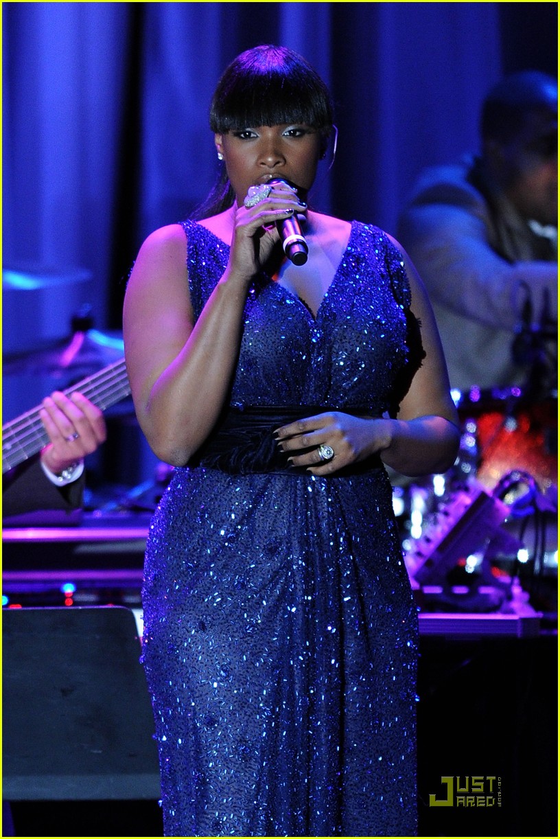 Jennifer Hudson Grammys 2010 Red Carpet Photo 2413162 2010 Grammy Awards, Jennifer Hudson