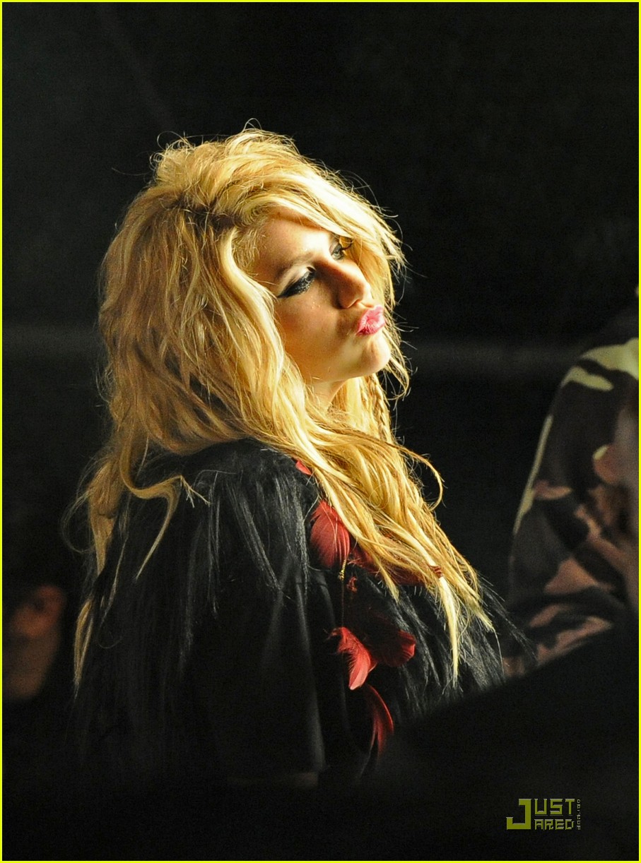 Ke$ha - 'Blah Blah Blah' Music Video Preview!: Photo 2412560 | Kesha