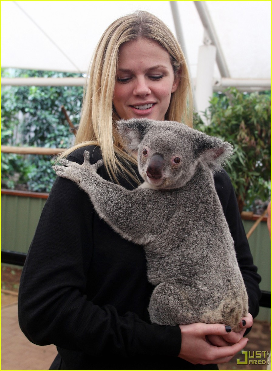 Brooklyn Decker couple