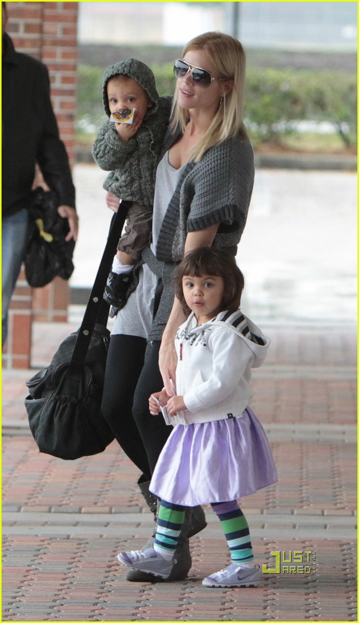 Elin Nordegren Takes Her Kids for a Checkup: Photo 2426550 | Celebrity