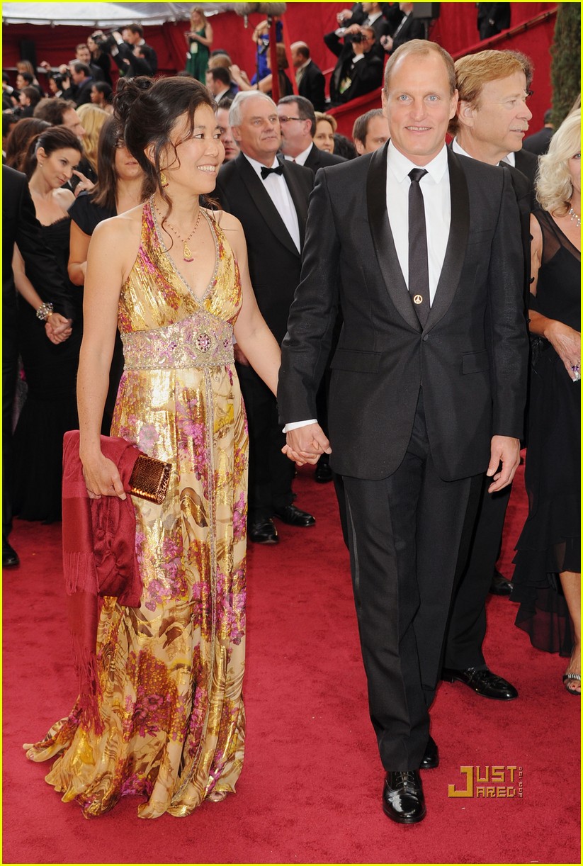Woody Harrelson Oscars 2010 Red Carpet Photo 2432968 2010 Oscars