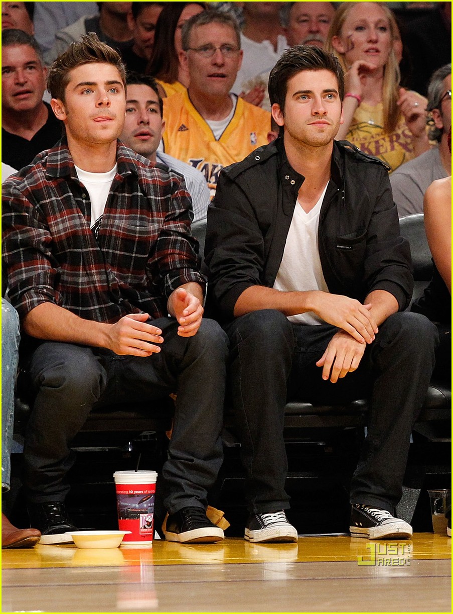 Zac Efron & Vampire Diaries Let's Go Lakers! Photo 2454429 Ian