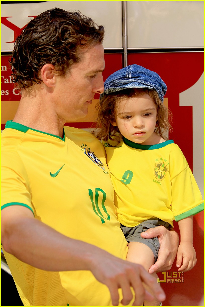 Matthew McConaughey & Levi Meet Firefighter Friends Photo 2459034