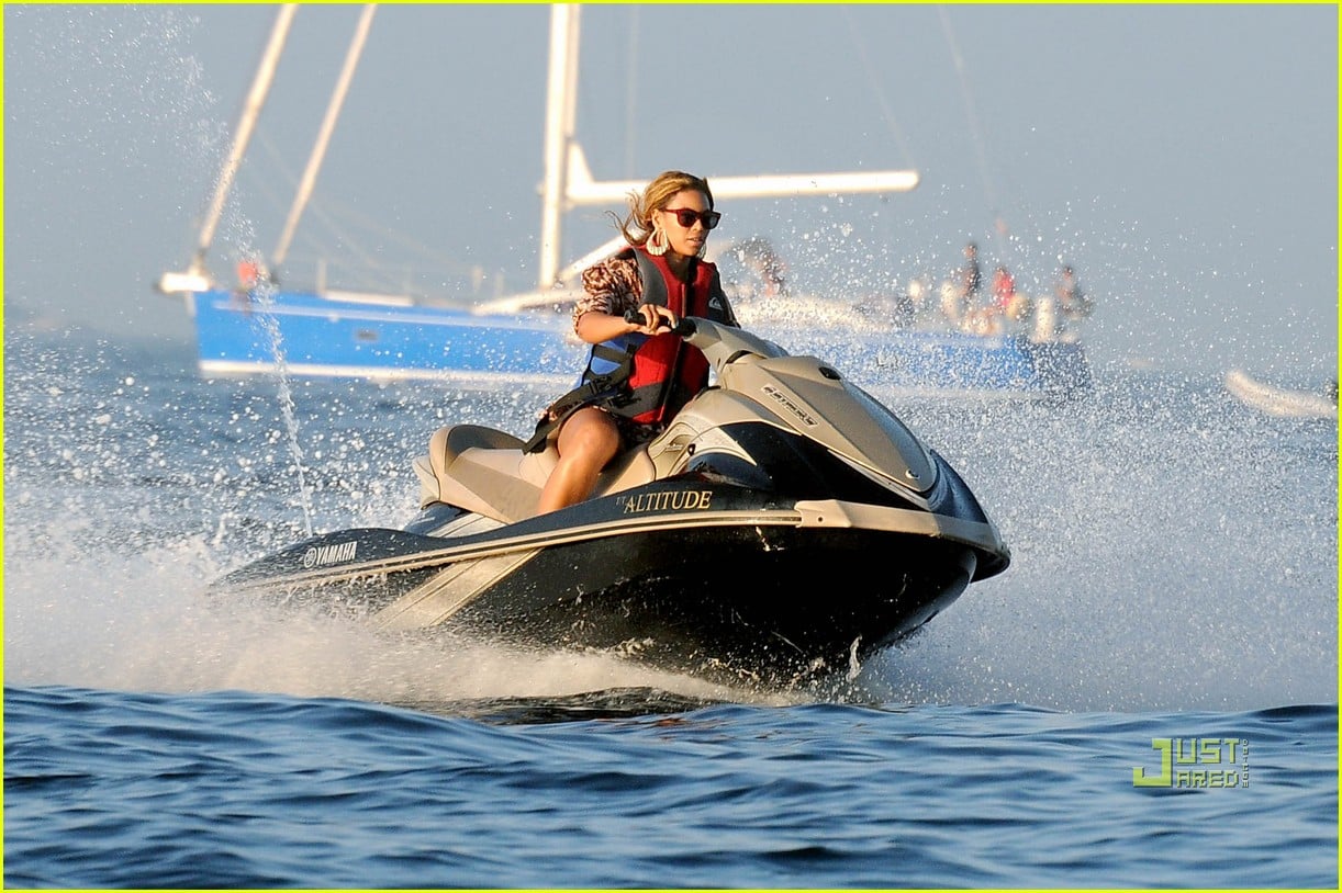 Beyonce Jet Skiing in St. Tropez! Photo 2475561 Beyonce Knowles