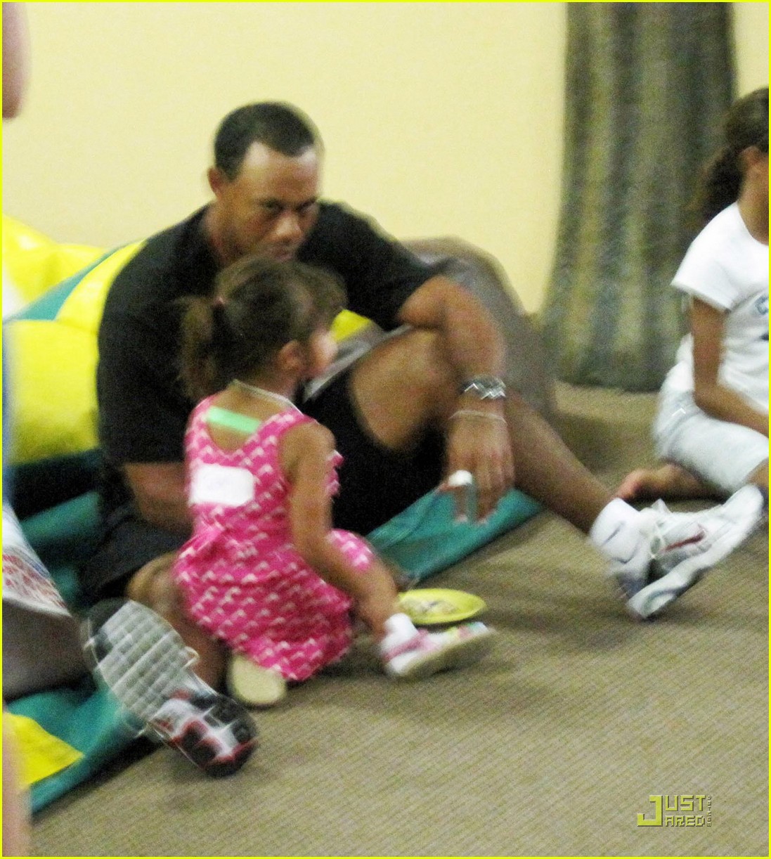 Tiger Woods & Elin Nordegren: Together For Daughter’s Party: Photo