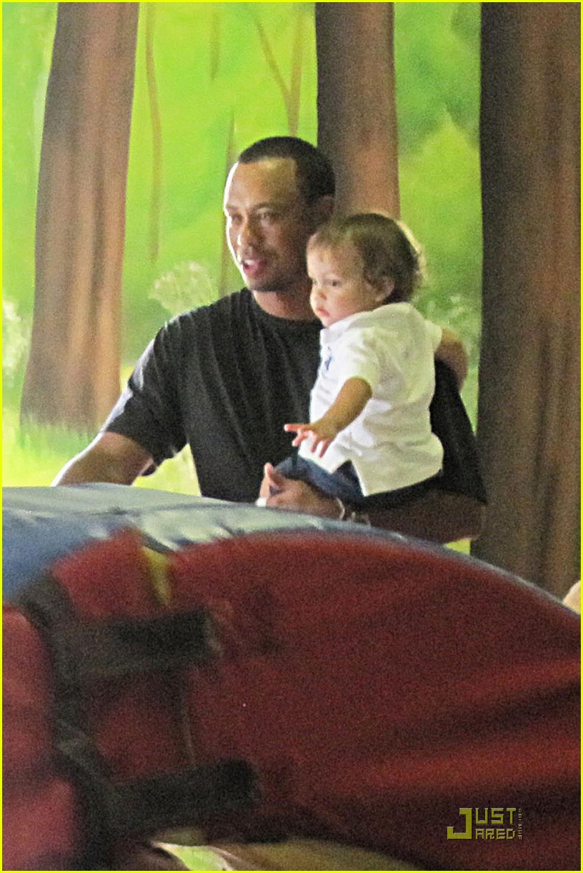 Tiger Woods & Elin Nordegren: Together For Daughter’s Party: Photo