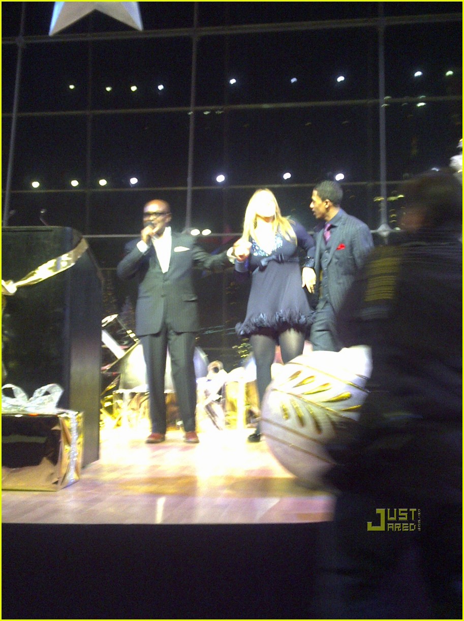 Mariah Carey Goes All Out for Christmas Album: Photo 2489163 | L.A. Reid, Mariah Carey, Nick ...