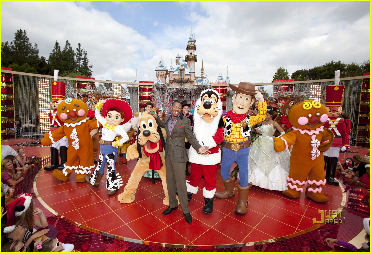 Nick Cannon: Disney Christmas Parade with Pluto!: Photo 2493565 | Nick Cannon Pictures | Just Jared