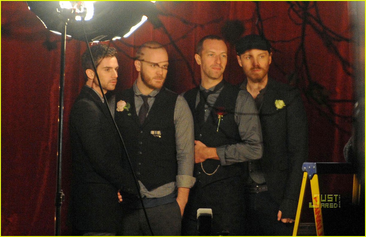 Coldplay 'Christmas Lights' Video Preview! Photo 2498760 Chris
