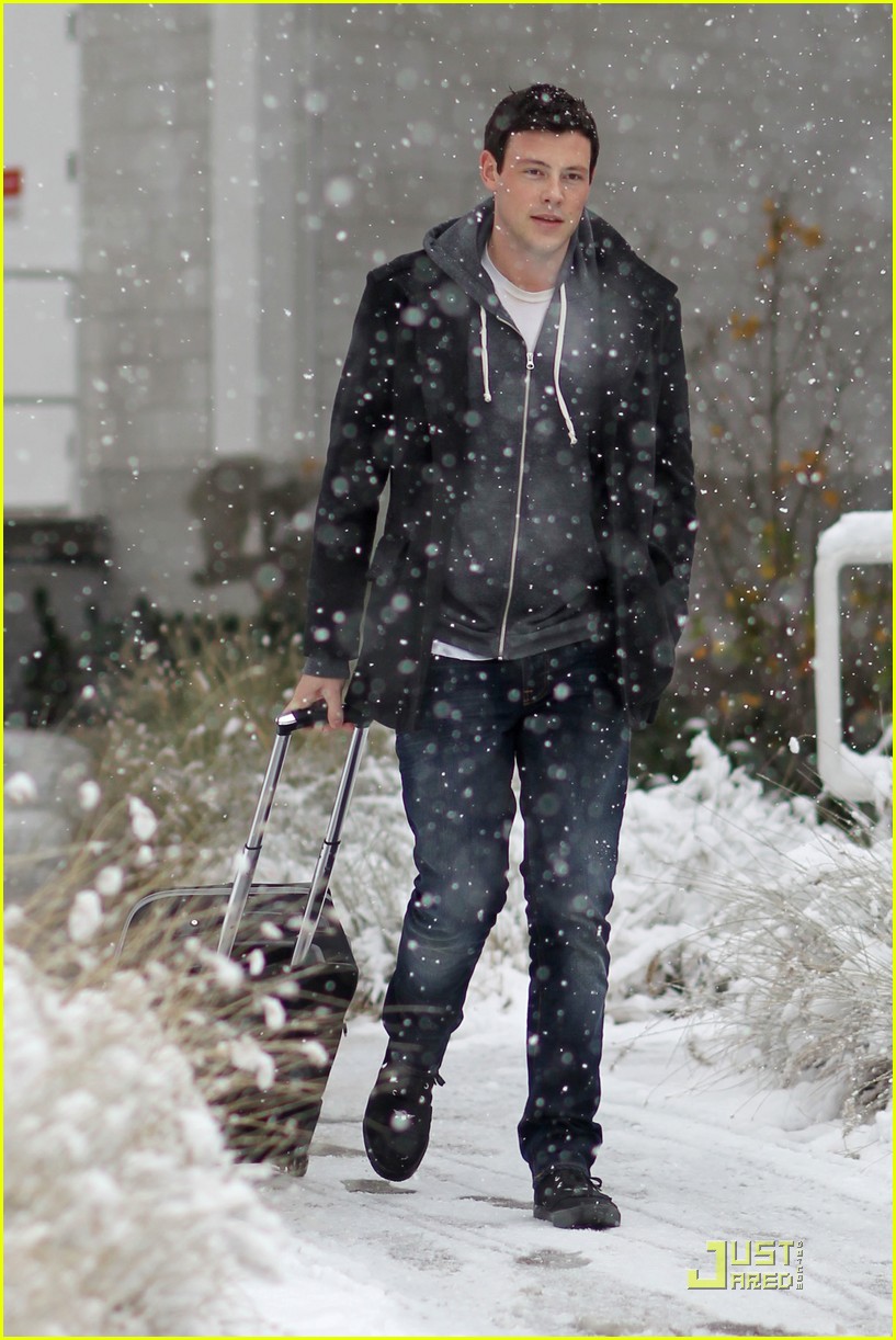 Cory Monteith: Snowy Vancouver Arrival: Photo 2498849 | Cory Monteith
