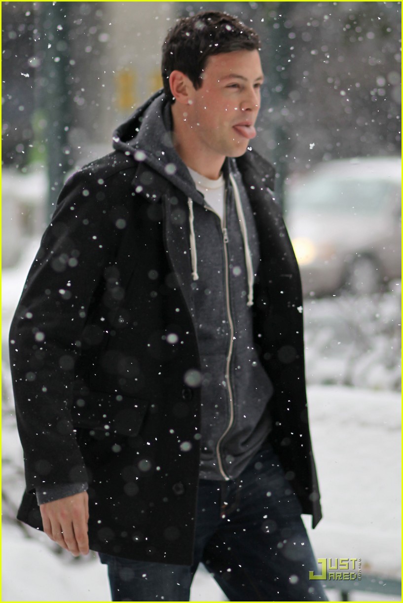 Cory Monteith: Snowy Vancouver Arrival: Photo 2498854 | Cory Monteith