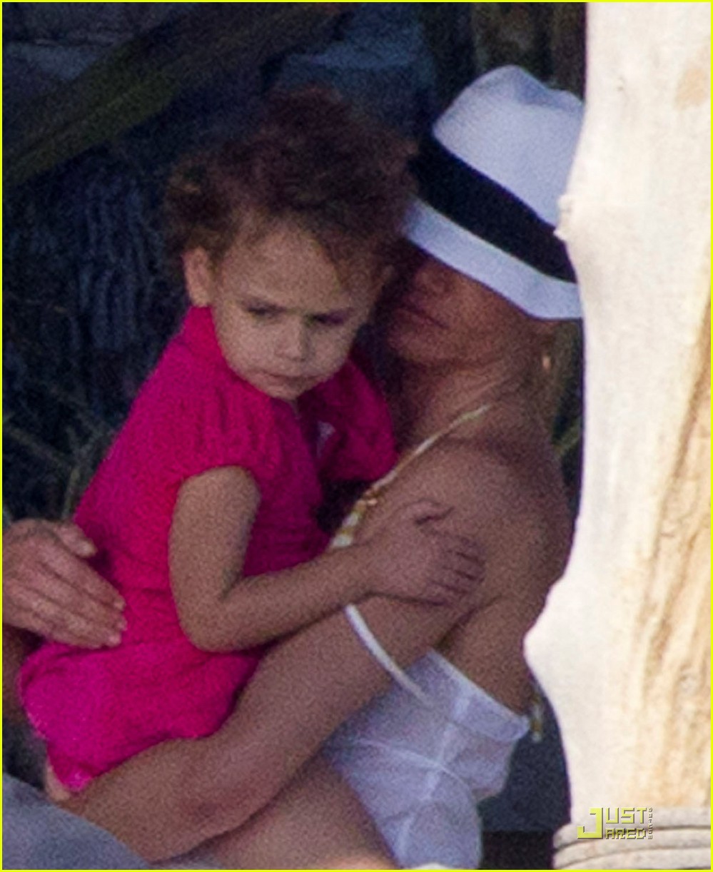 Cameron Diaz Hanging with Alex Rodriguez's Kids! Photo