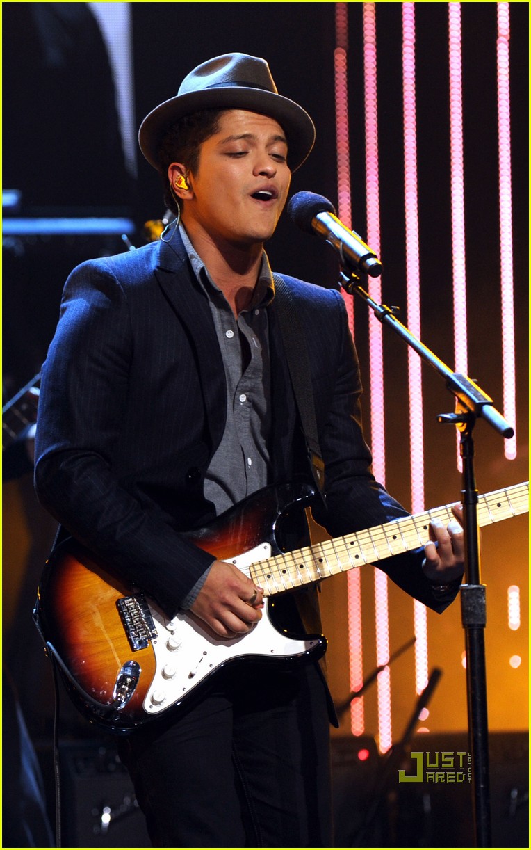 Bruno Mars New Year's Eve Performance at Renaissance Hotel! Photo
