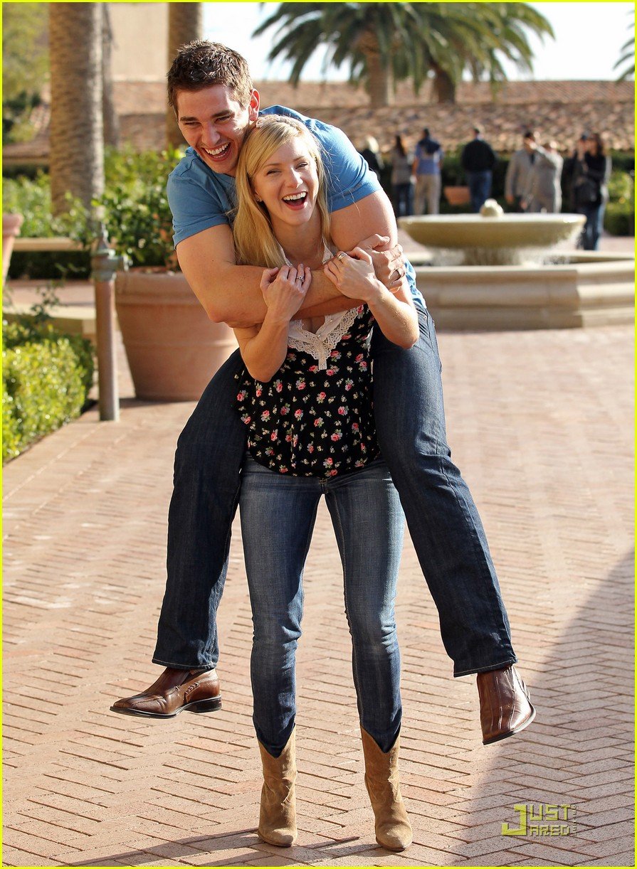 Heather Morris: Piggyback Ride for Taylor Hubbell!: Photo 2507583