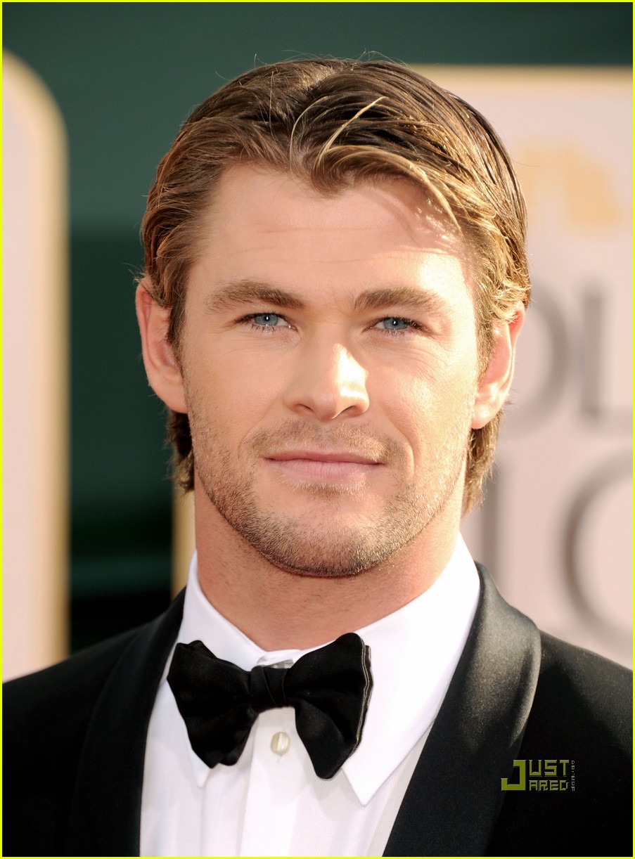 Alex Pettyfer & Chris Hemsworth Golden Globes 2011 Red Carpet Photo