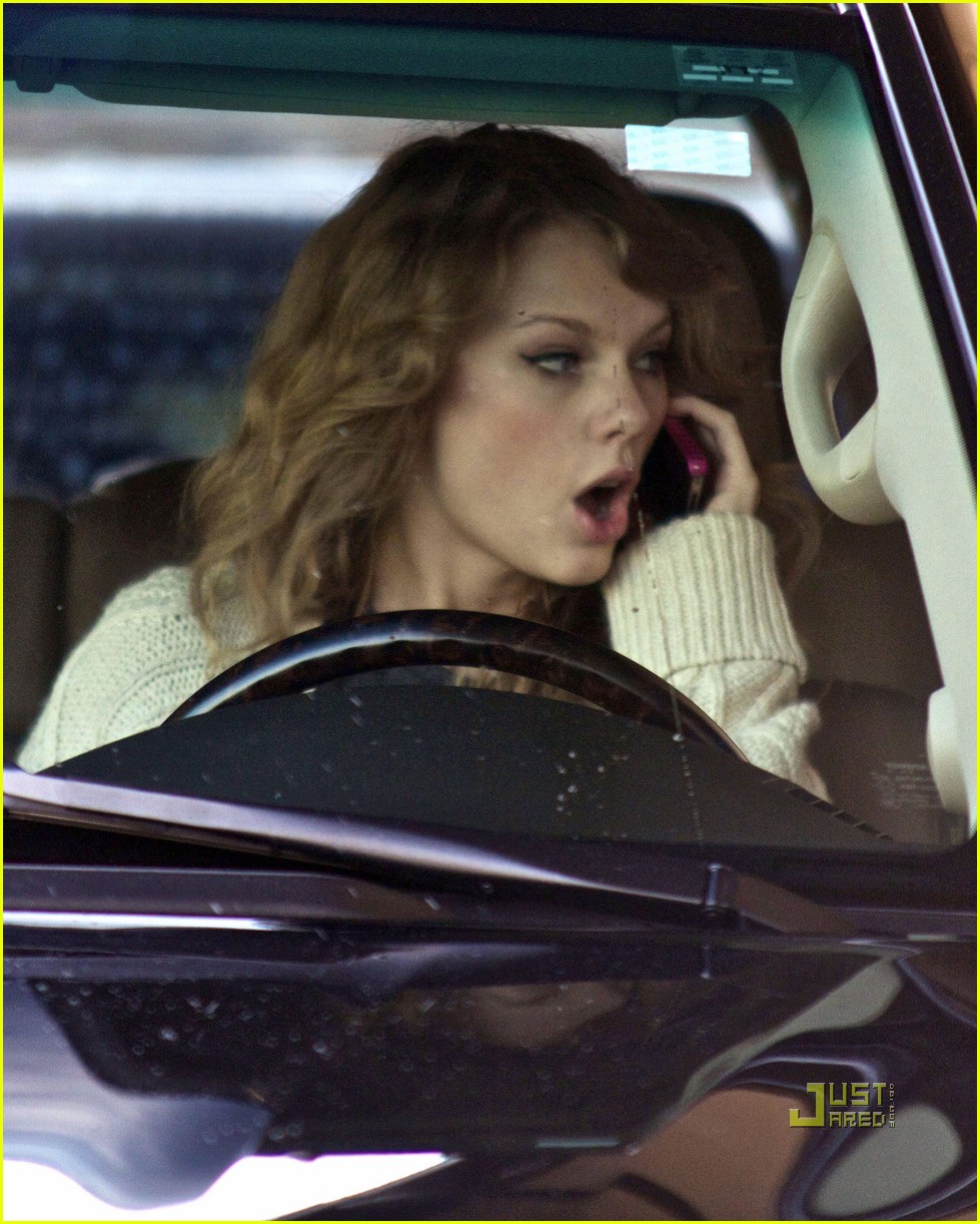 Taylor Swift: Phone Call & Coffee Break!: Photo 2513738 ...