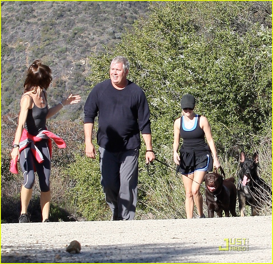 Reese Witherspoon Takes a Hike!: Photo 2510609 | Reese Witherspoon