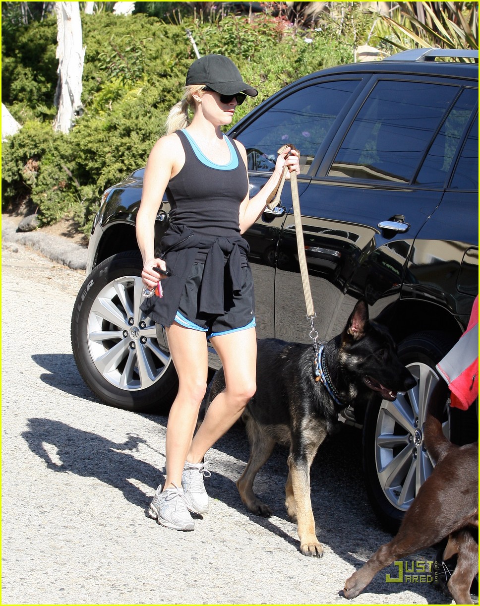 Reese Witherspoon Takes a Hike!: Photo 2510616 | Reese Witherspoon