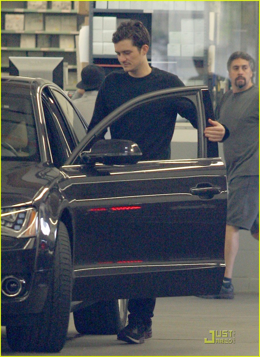 Orlando Bloom Car Repair With Dad Photo 2520365