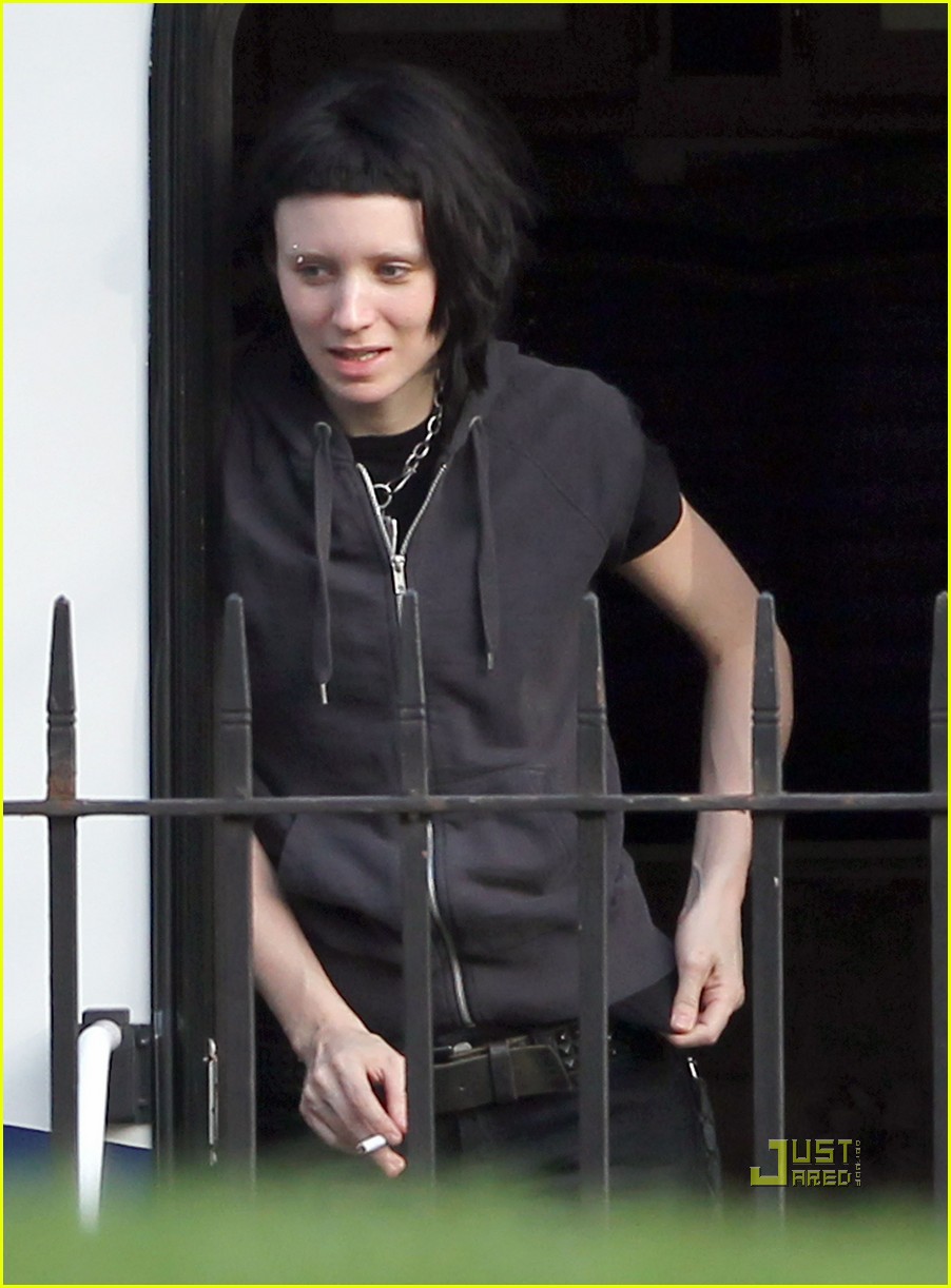 Daniel Craig Dragon Tattoo Set With Rooney Mara Photo 2530995