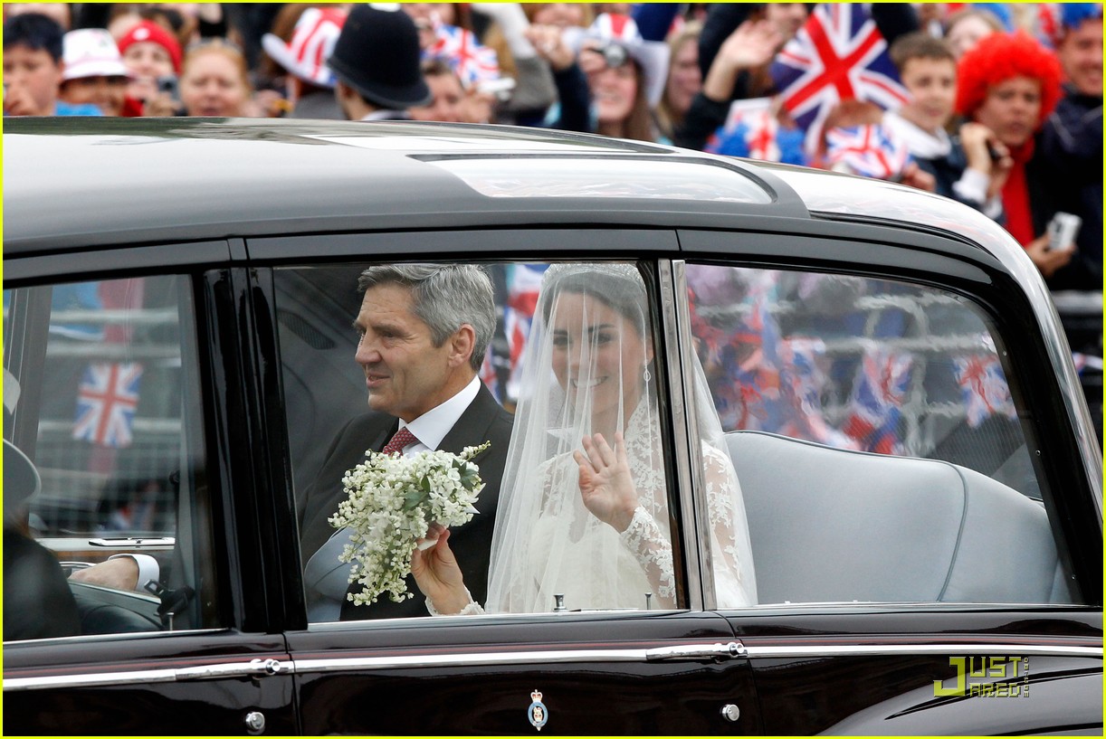 the royal wedding kate arrivesphoto