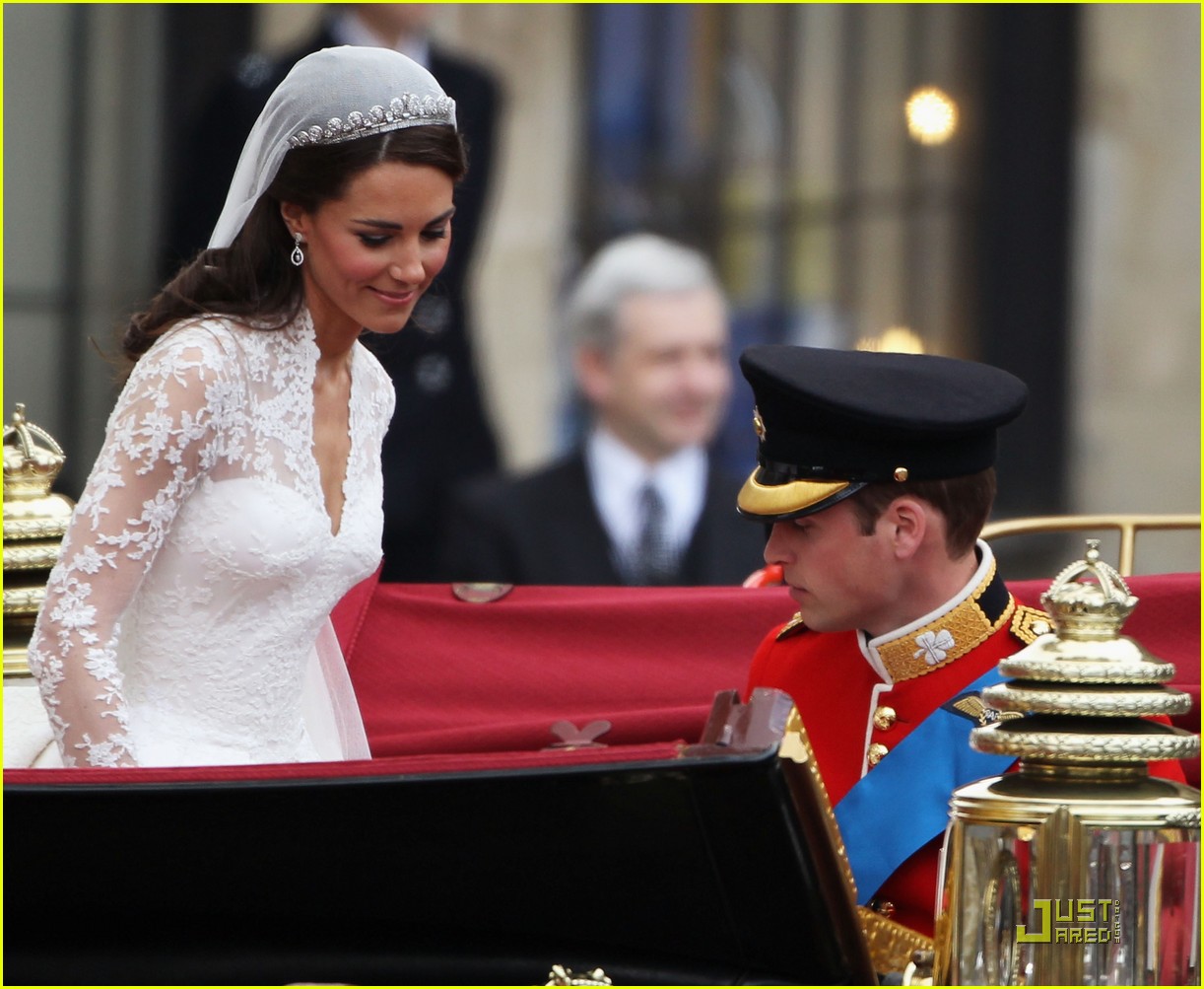 Prince William & Kate Middleton Carriage Procession Photo 2539174
