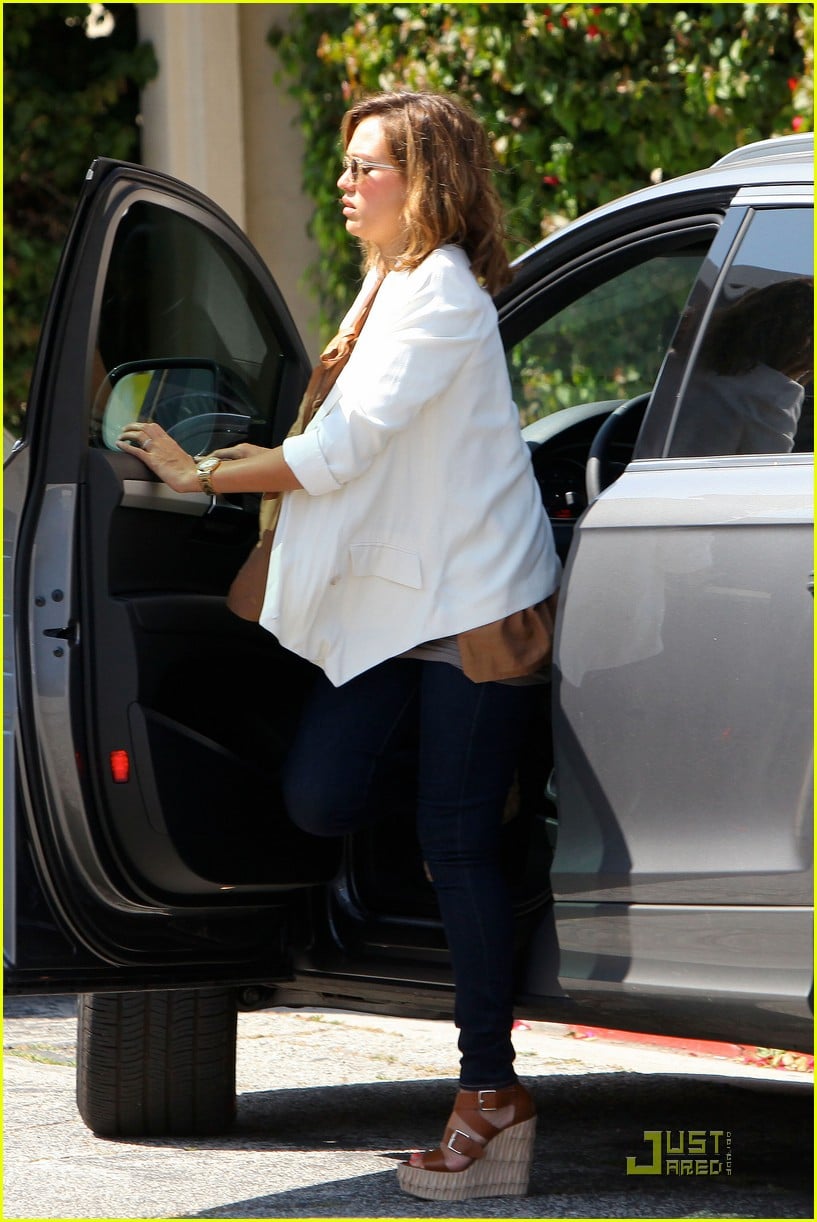 Jessica Alba: Baby Bump in Beverly Hills: Photo 2547894 | Cash Warren