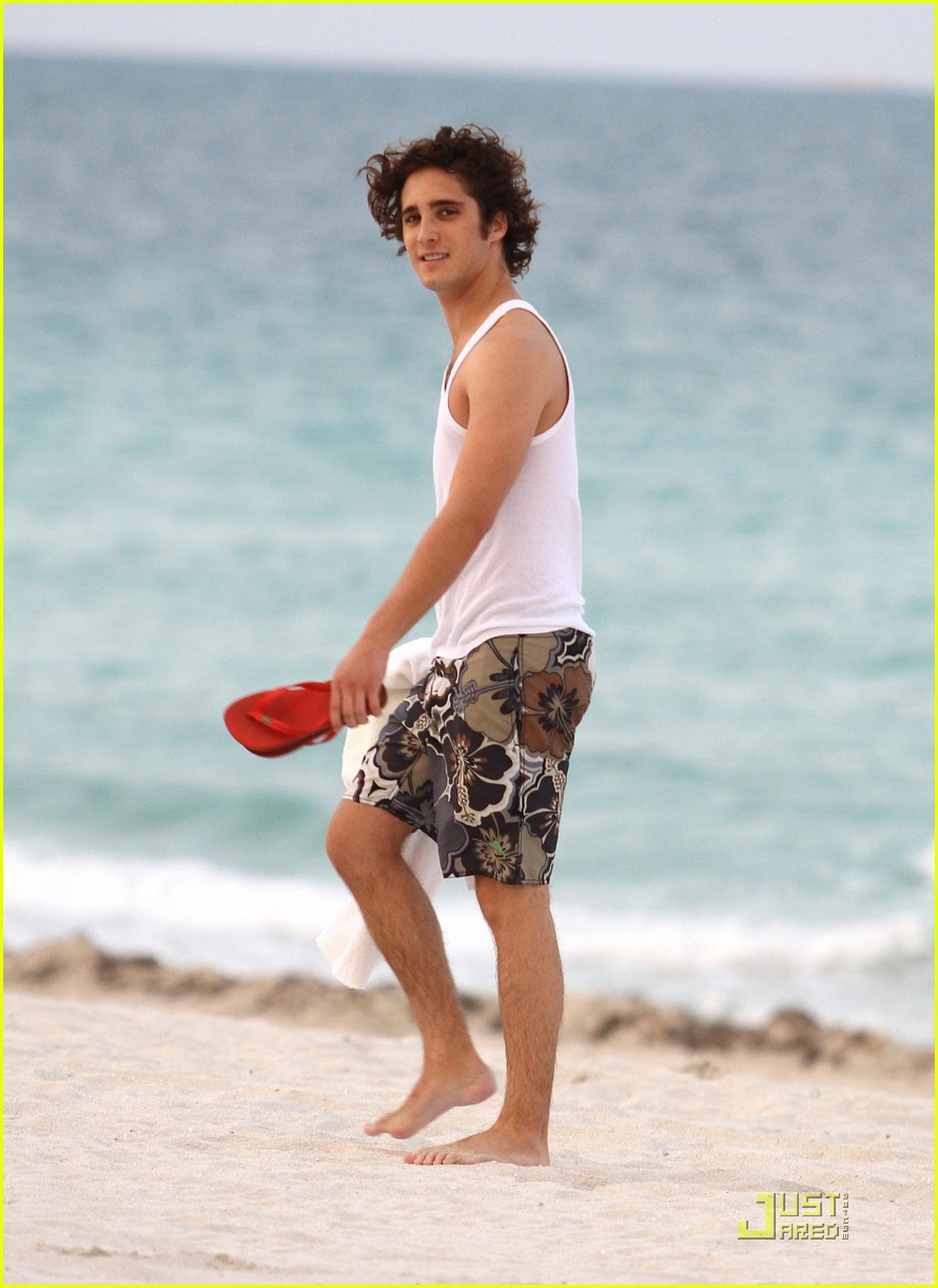 Diego Shirtless in Miami! Photo 2543961 Diego