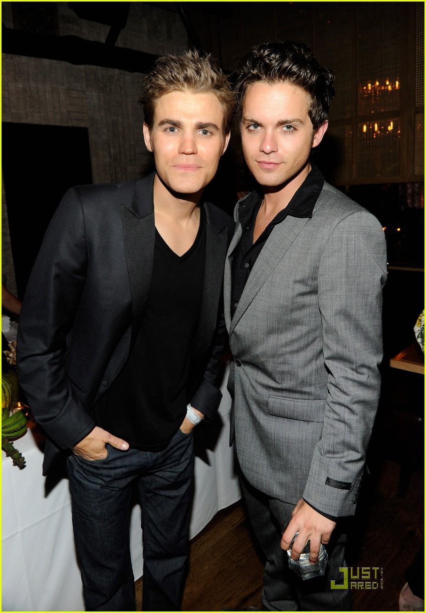 Thomas Dekker CW Upfront Party with Britt Robertson! Photo 2545827