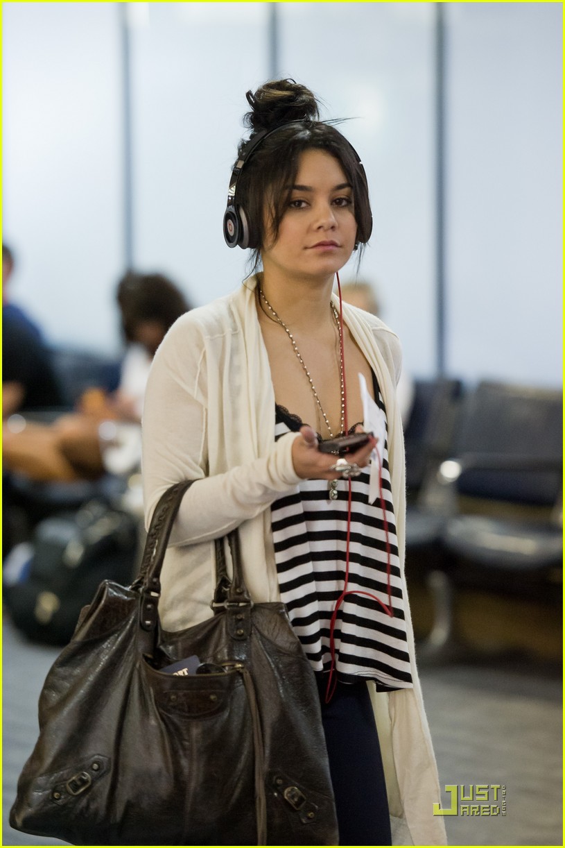 Vanessa Hudgens: LAX Departure!: Photo 2546054 | Vanessa Hudgens