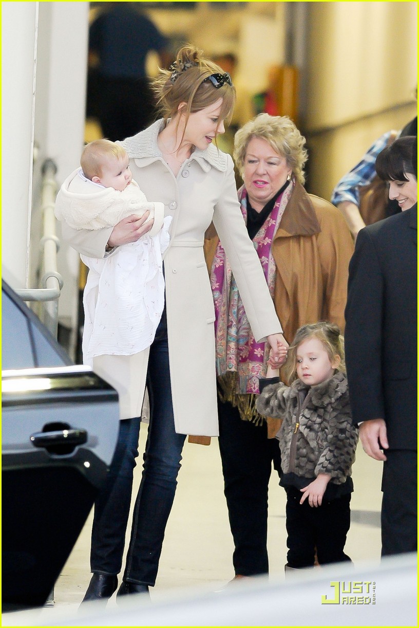 Nicole Kidman: Sydney Airport with Sunday & Faith!: Photo 2555882