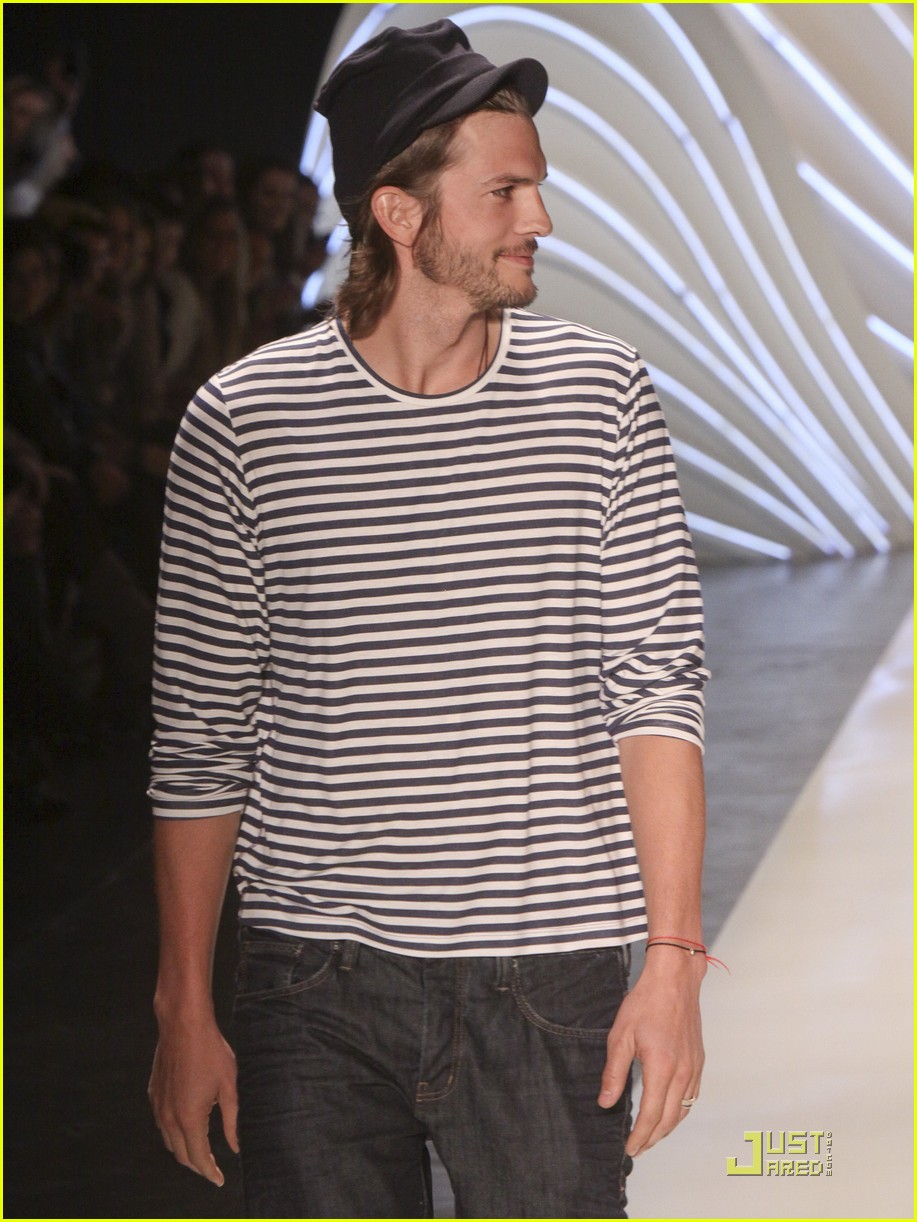 Ashton Kutcher Alessandra Ambrosio Colcci Fashion Show Photo