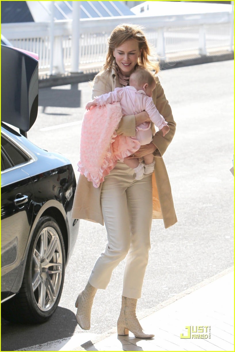 Nicole Kidman: Flight with Faith!: Photo 2558113 | Celebrity Babies