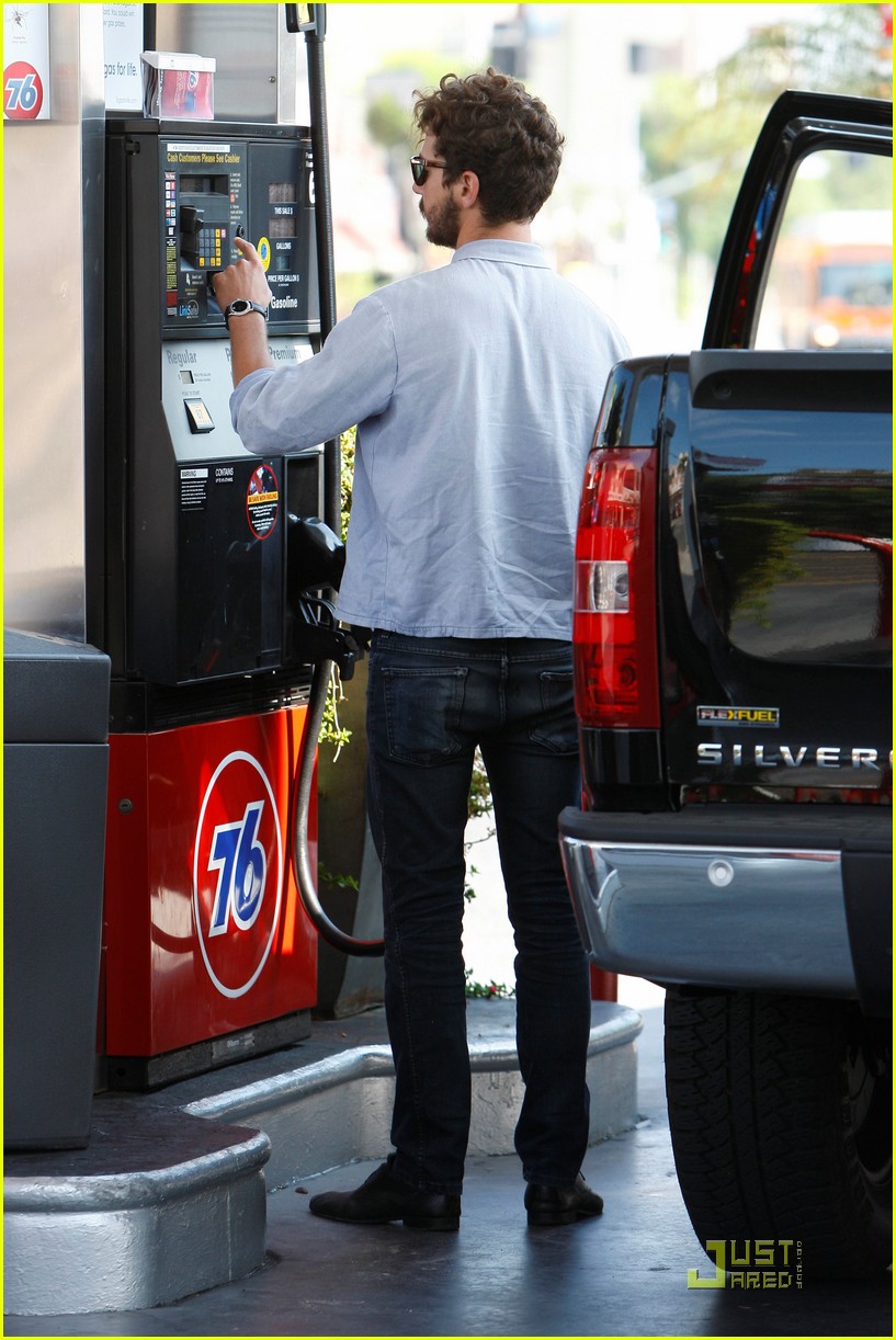 Shia Labeouf Curly Hair At The Gas Station Photo 2565061 Shia