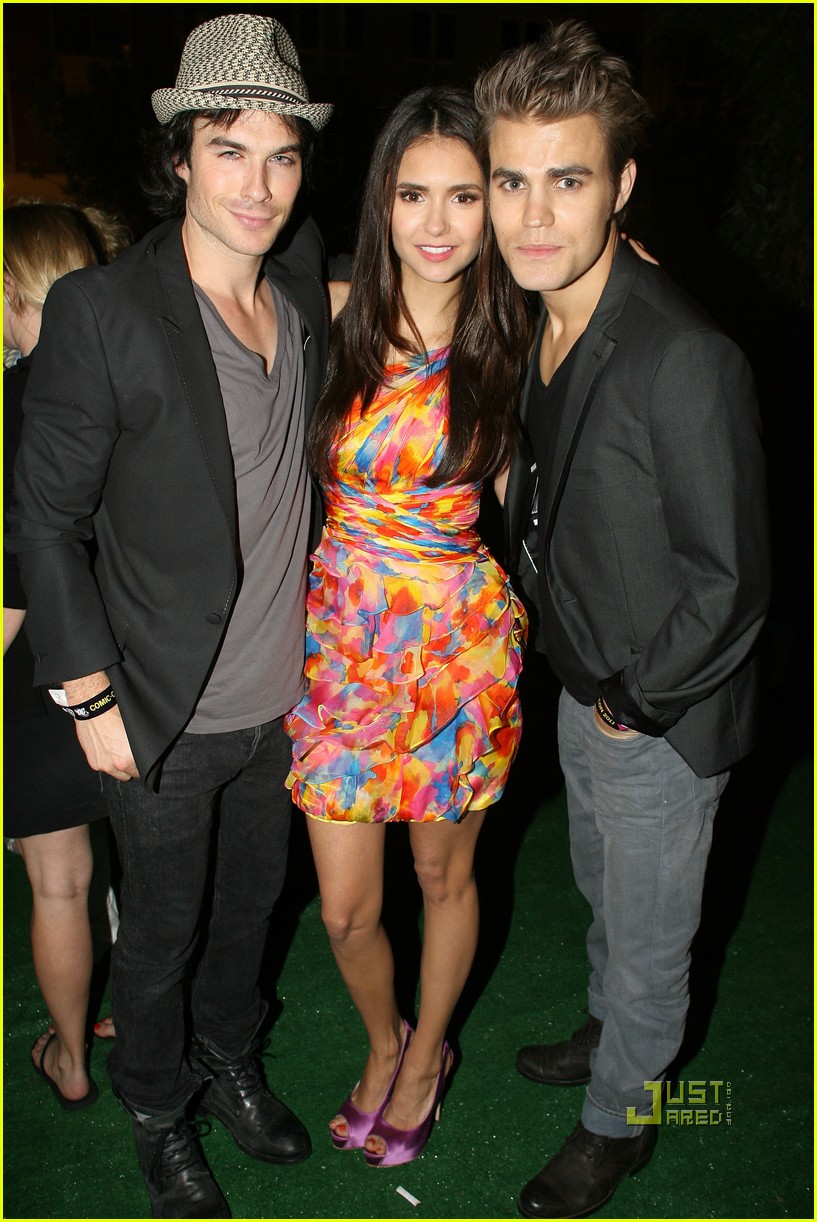 Ian Somerhalder & Nina Dobrev ComicCon Couple Photo 2563482 Ian