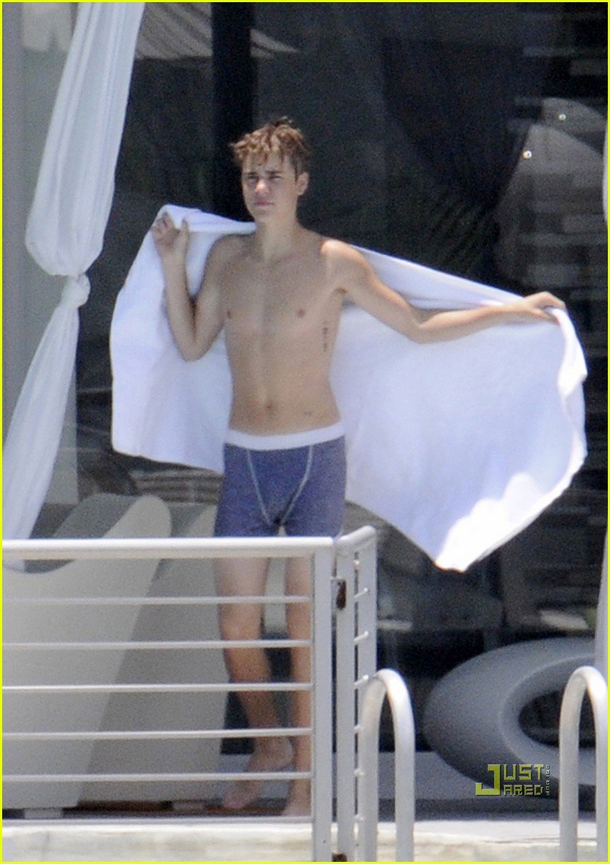 Justin Bieber: Shirtless Time in Miami!: Photo 2565614 ...
