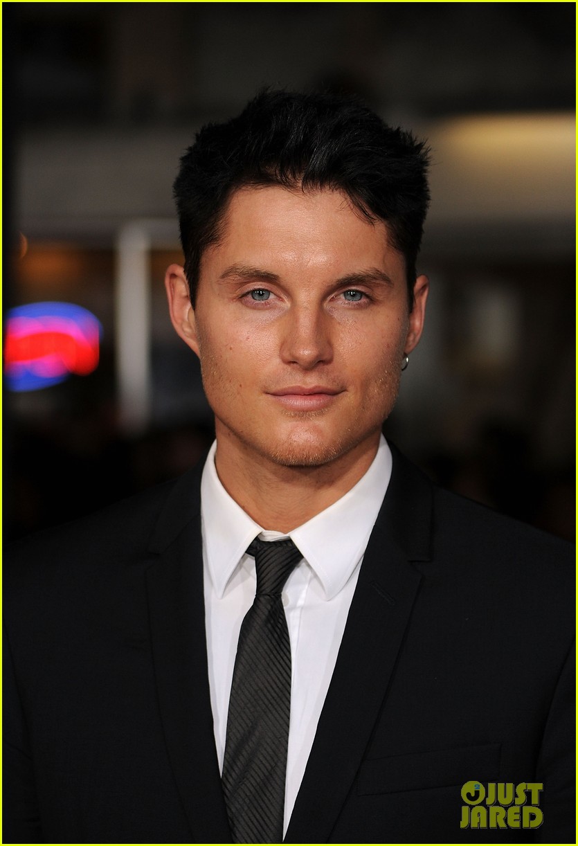 Matt Bomer: ‘In Time’ L.A. Premiere with Olivia Wilde!: Photo 2592002