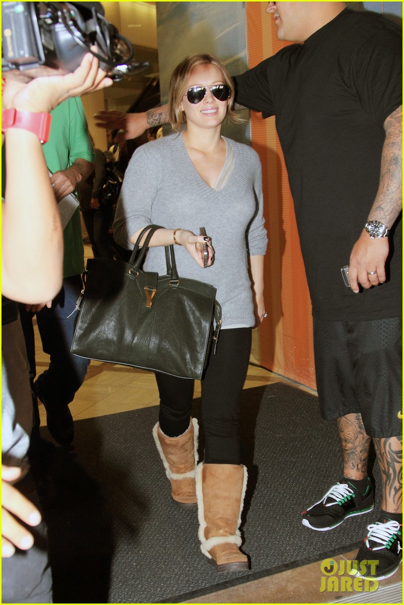 Hilary Duff: Pick Up A Copy of 'Devoted'!: Photo 2589591 | Hilary Duff