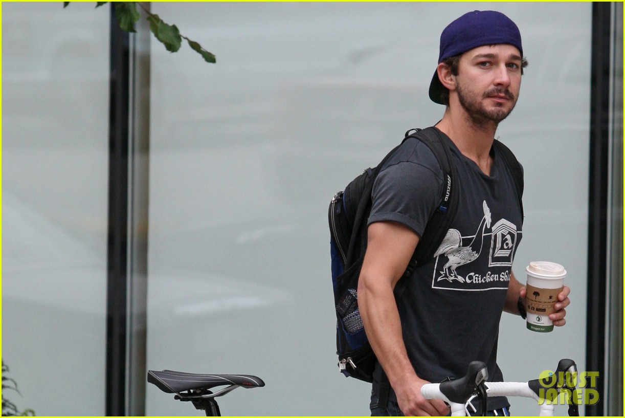 Shia LaBeouf: Bike Ride in Vancouver: Photo 2588509 | Shia LaBeouf Pictures | Just Jared1222 x 817