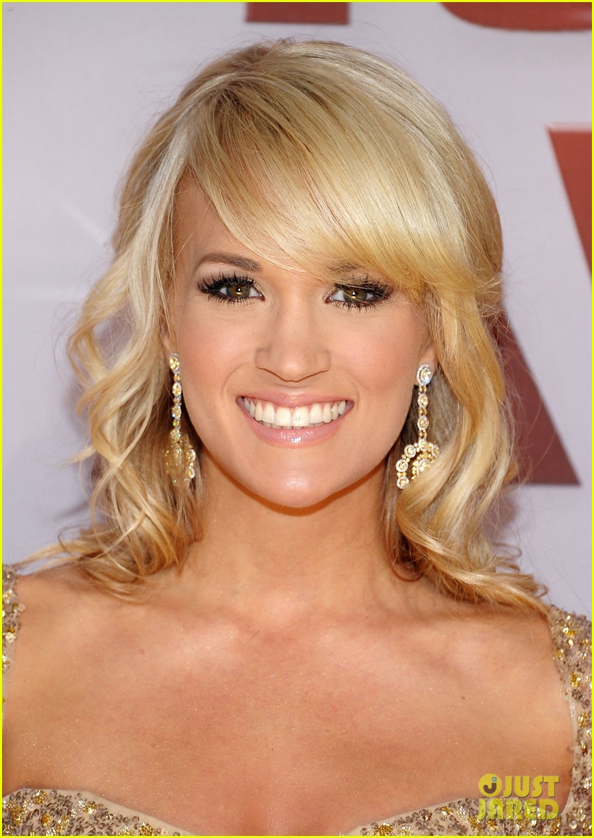 Carrie Underwood - CMA Awards 2011 Red Carpet: Photo 2598581 | Carrie