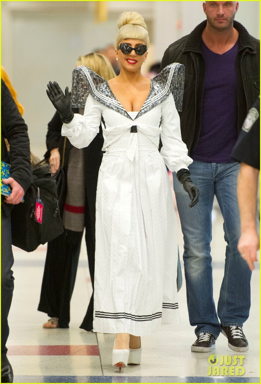 lady gaga exaggerated shoulders 02