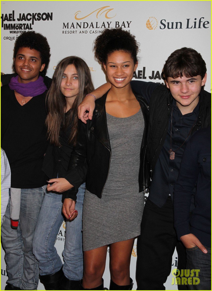Paris, Prince & Blanket Jackson 'Immortal World Tour' Premiere! Photo