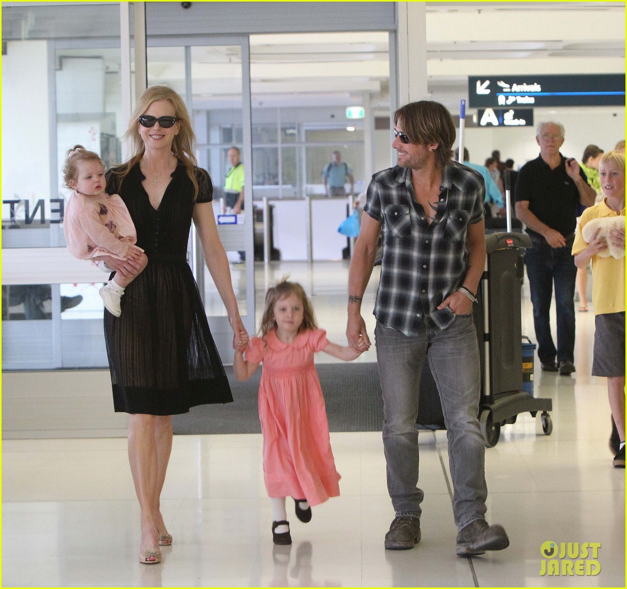 Nicole Kidman Takes Flight With the Family in Sydney: Photo 2634447