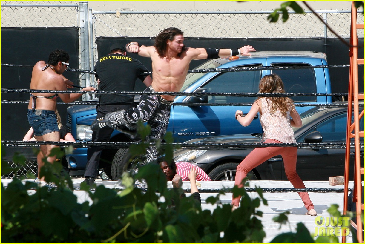 Jessica Alba Gets Ready to Rumble Photo 2647170 Jessica Alba