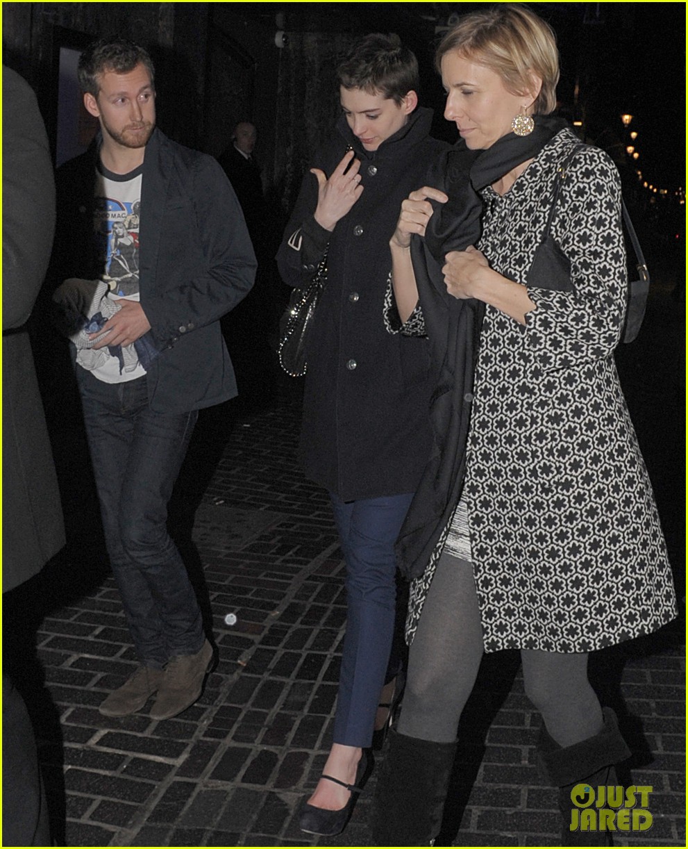 Anne Hathaway Debuts Super Short Hair For Les Miserables Photo