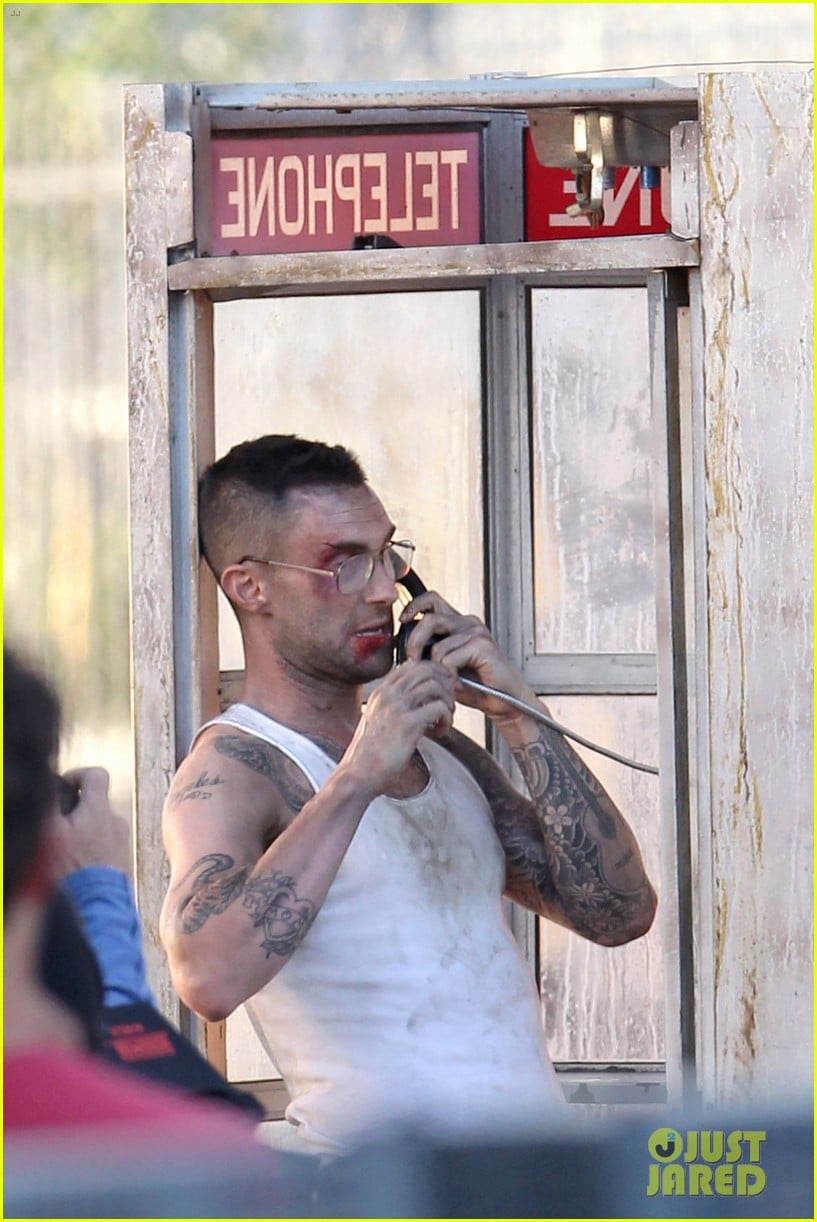 Adam Levine Bloody For Maroon 5 S Payphone Photo 2651330