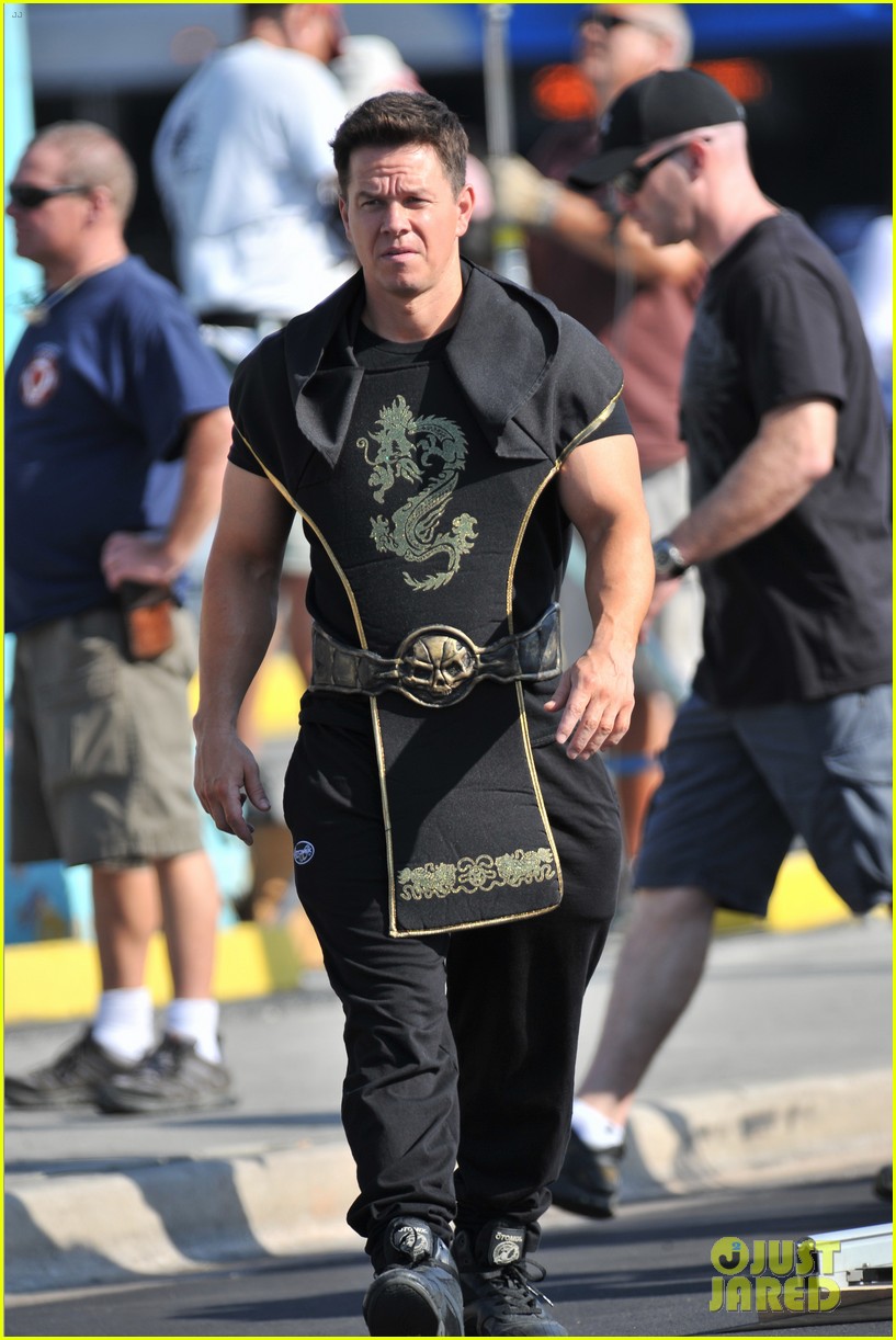 Mark Wahlberg: 'Pain and Gain' Shoot with Dwayne Johnson: Photo 2647640