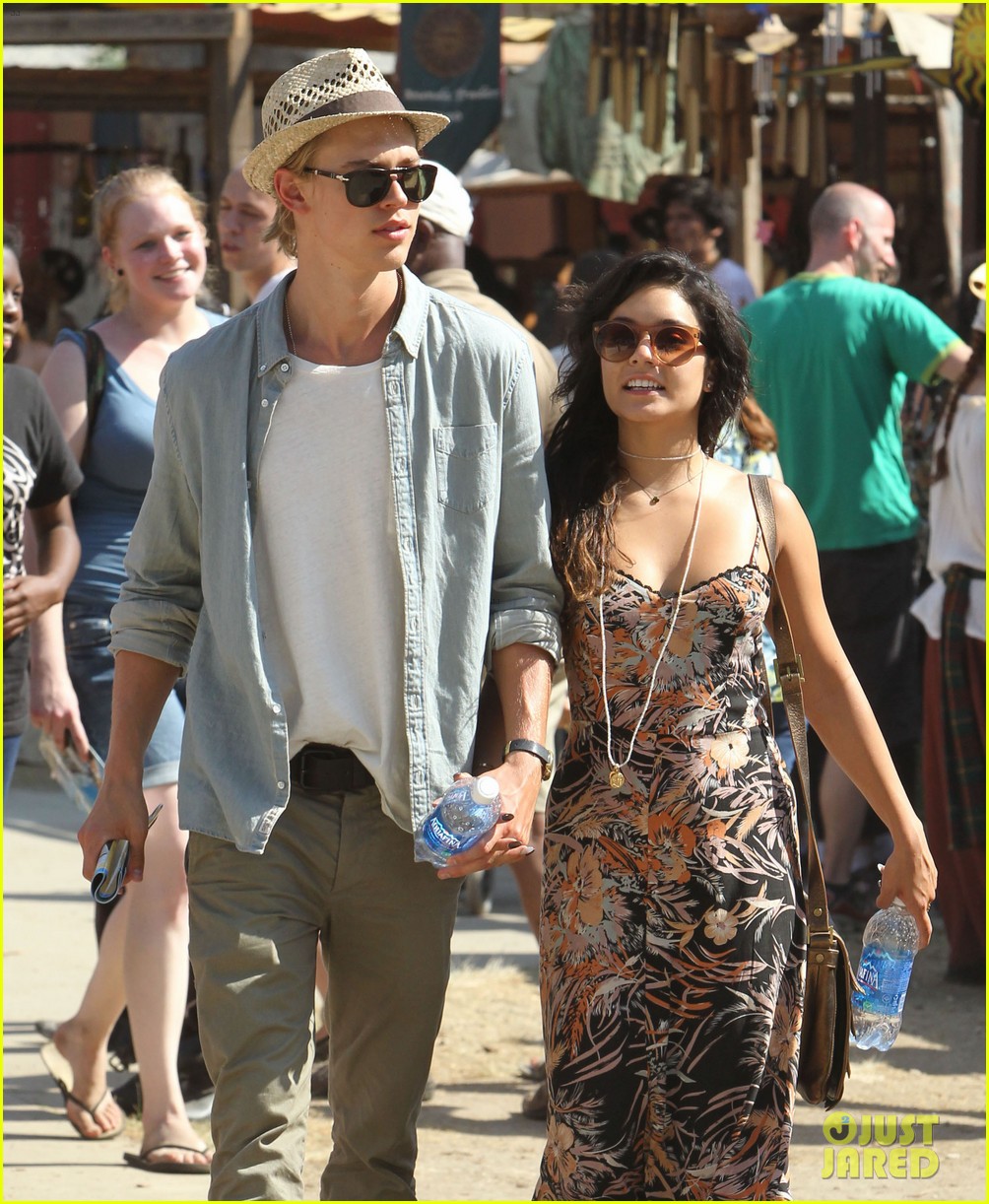 Vanessa Hudgens & Austin Butler Renaissance Faire! Photo 2664947