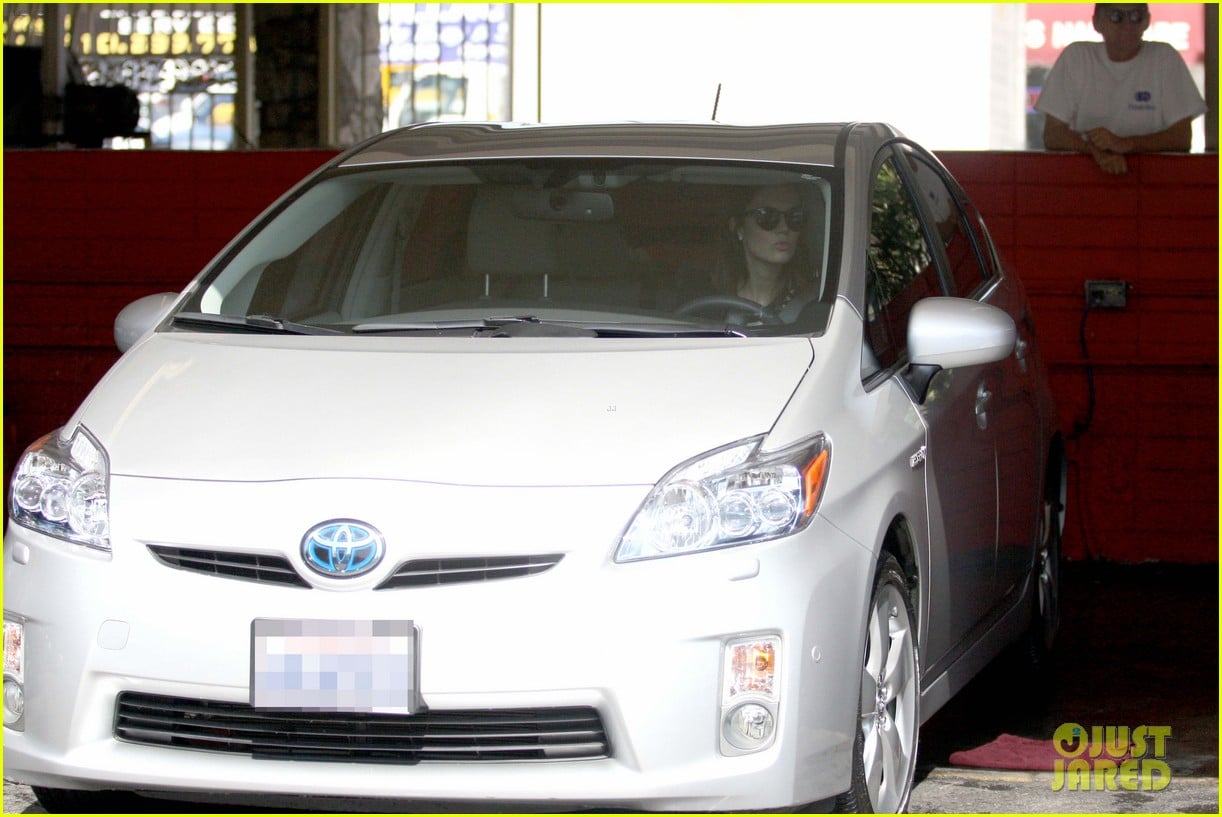 Mandy Moore Car Wash Cutie! Photo 2657206 Mandy Moore Pictures