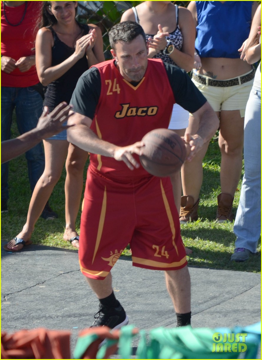 Ben Affleck 'Runner, Runner' Basketball! Photo 2691104 Ben Affleck